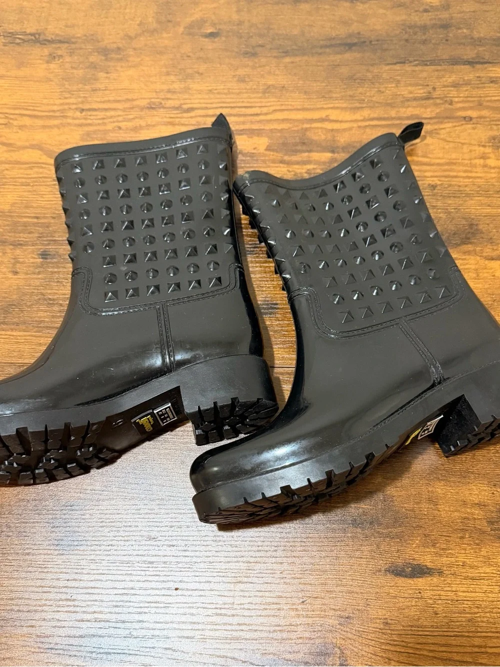 Capelli of New York Black Glossy Studded Short Rain Boots Size 6
